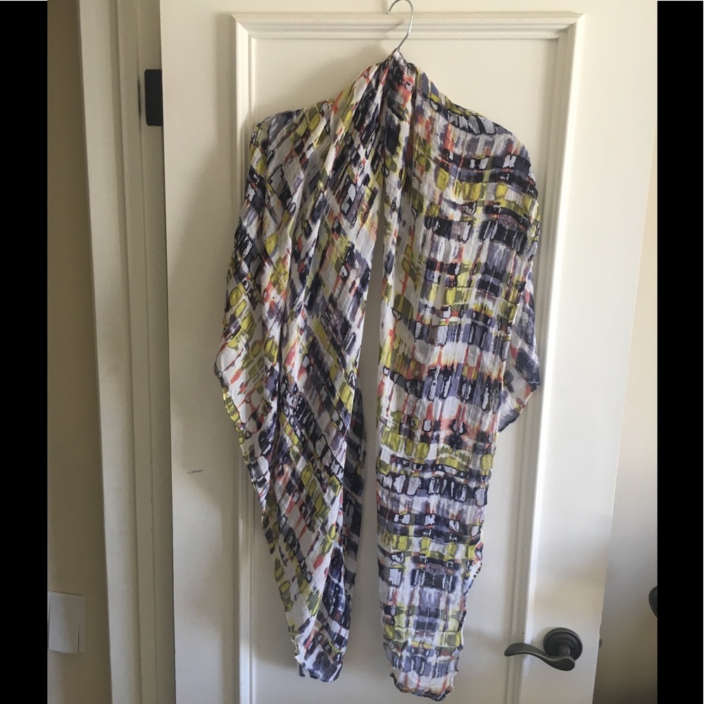 Beautiful colorful scarf in excellent condition